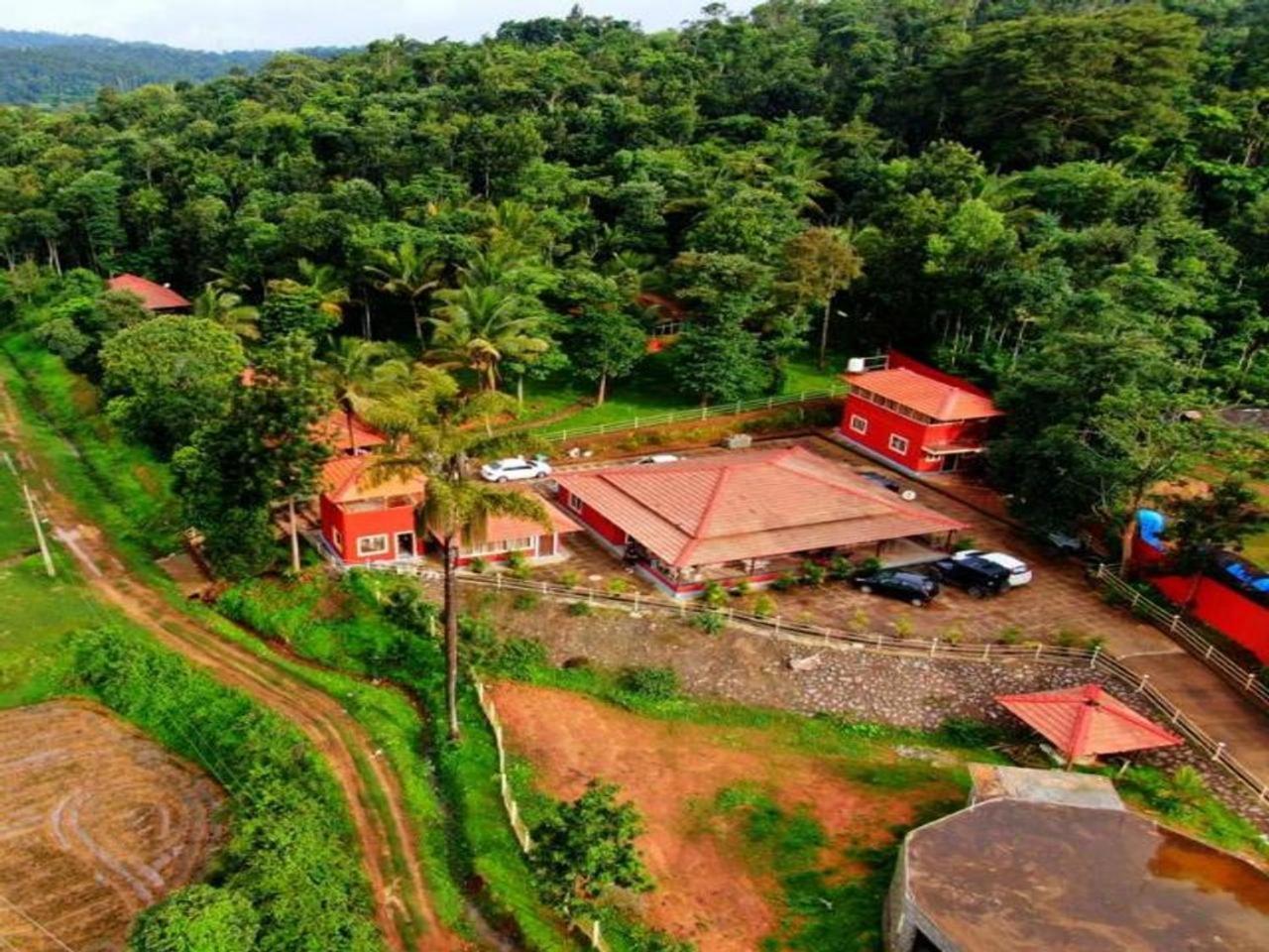 Cs County Resort Sakleshpur Exteriör bild