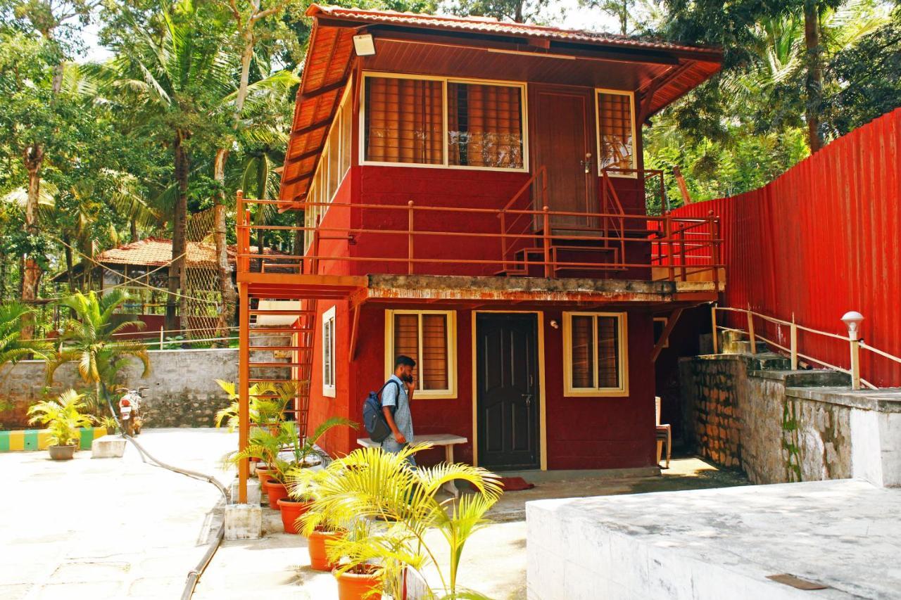 Cs County Resort Sakleshpur Exteriör bild