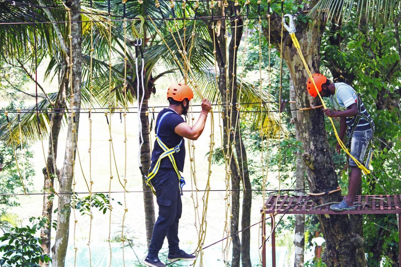 Cs County Resort Sakleshpur Exteriör bild